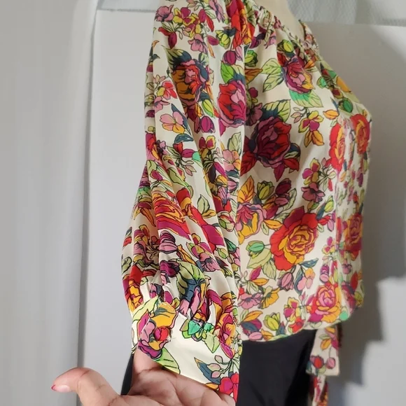 NWT Vince Camuto Women's Floral Off the Shoulder Tie Hem Top Size XS - Picture 4 of 11